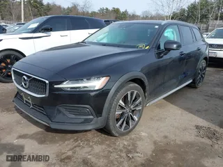 2020 Volvo V60 Cross Country with VIN YV4102WK6L1032133, listed as a IAAI auction lot 41773077 with 88,351 mi miles. Bid and sale history available at carsss.com. Image 17.