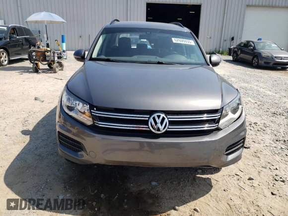 2017 Volkswagen Tiguan S z VIN WVGAV7AX9HK018499, wystawiony jako Copart lot #62606655 z przebiegiem 77 991 mil mil oraz Szkoda całkowita • Salvage title. Historia ofert i sprzedaży dostępna na DreamBid. Obrazek 5.