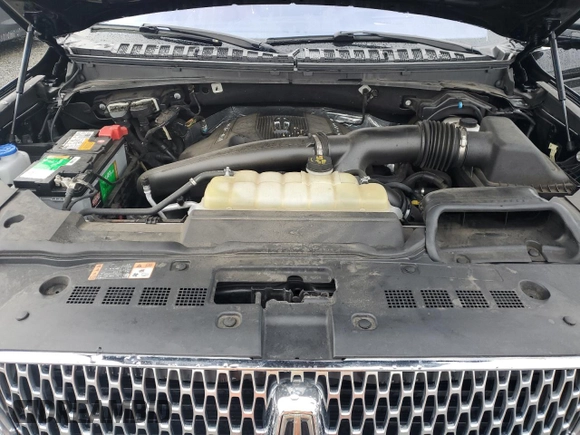 2019 Lincoln Navigator Reserve z VIN 5LMJJ3LT1KEL15753, wystawiony jako Copart lot #49267085 z przebiegiem 59 916 mil mil oraz Szkoda całkowita • Salvage title. Historia ofert i sprzedaży dostępna na DreamBid. Obrazek 12.