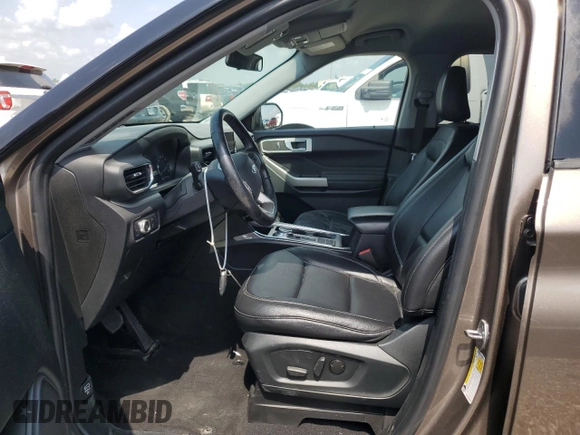 2021 Ford Explorer XLT with VIN 1FMSK7DH2MGA04636, listed as a Copart auction lot 54262005 with 55,575 mi miles and Salvage Title. Bid and sale history available at carsss.com. Image 7.