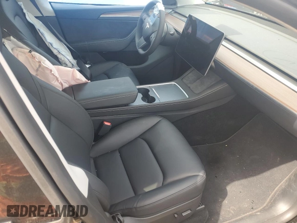 2024 Tesla Model Y Long Range with VIN 7SAYGDEE4RF198027, listed as a Copart auction lot 64008945 with 7,826 mi miles and Salvage title. Bid and sale history available at DreamBid. Image 7.