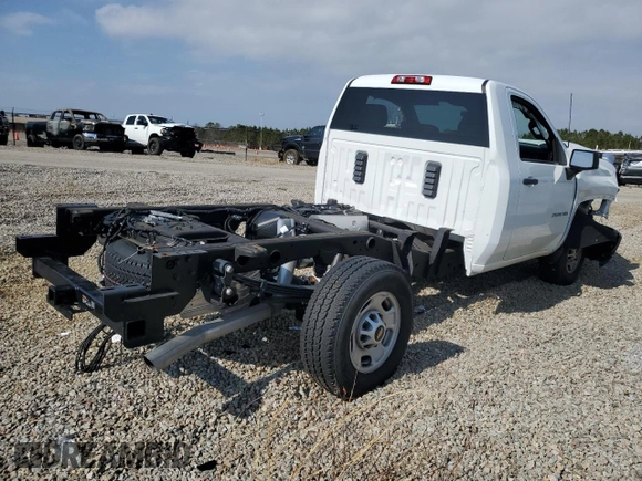 2024 CHEVROLET C2500 HEAVY DUTY with VIN 1GB0WLE73RF410425, listed as a Copart auction lot 42040355 with 5,847 mi miles and Salvage Title. Bid and sale history available at DreamBid. Image 3.