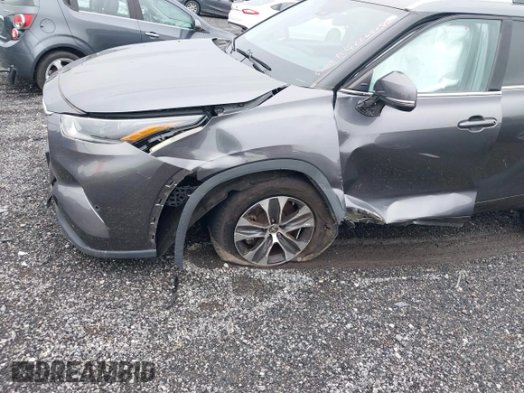 2021 Toyota Highlander XLE with VIN 5TDGZRBH3MS077976, listed as a IAAI auction lot 42265085 with 60,828 mi miles and . Bid and sale history available at DreamBid. Image 6.