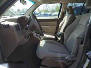 2008 Jeep Patriot Sport z VIN 1J8FF28W38D543935, wystawiony jako Copart lot #53519445 z przebiegiem 169 618 mil mil oraz Czysty tytuł • Clean title. Historia ofert i sprzedaży dostępna na DreamBid. Obrazek 7.