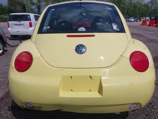 2000 Volkswagen Beetle GLS z VIN 3VWCA21C4YM414855, wystawiony jako IAAI lot #42198615 z przebiegiem 128 131 mil mil oraz . Historia ofert i sprzedaży dostępna na DreamBid. Obrazek 17.