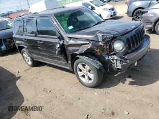 2014 Jeep Patriot Latitude z VIN 1C4NJRFB7ED709055, wystawiony jako Copart lot #52154995 z przebiegiem 136 332 mil mil oraz Szkoda całkowita • Salvage title. Historia ofert i sprzedaży dostępna na DreamBid. Obrazek 4.