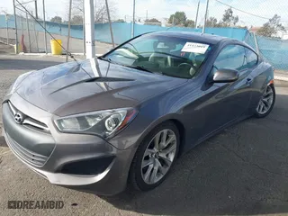 2013 Hyundai Genesis Coupe 2.0T R-Spec with VIN KMHHT6KD8DU099898, listed as a IAAI auction lot 41473019 with 115,615 mi miles. Bid and sale history available at carsss.com. Image 17.