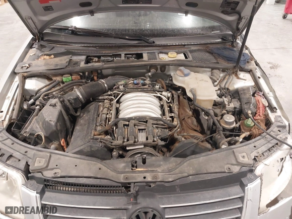 2003 Volkswagen Passat GLX with VIN WVWTH63B93P275335, listed as a IAAI auction lot 41398460 with 197,814 mi miles. Bid and sale history available at carsss.com. Image 10.