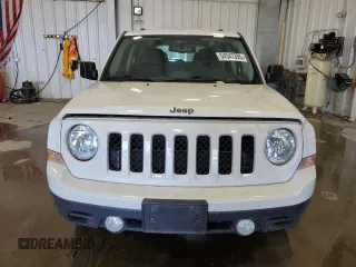 2017 Jeep Patriot 75th Anniversary with VIN 1C4NJRBB6HD138703, listed as a Copart auction lot 54547395 with 132,260 mi miles and Clean Title. Bid and sale history available at carsss.com. Image 5.