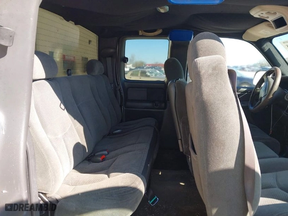 2004 Chevrolet Silverado 1500 LS with VIN 2GCEC19V841218120, listed as a IAAI auction lot 41812918 with 272,420 mi miles. Bid and sale history available at carsss.com. Image 8.
