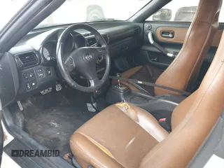 2003 Toyota MR2 z VIN JTDFR320430063623, wystawiony jako IAAI lot #42255385 z przebiegiem 140 134 mil mil oraz . Historia ofert i sprzedaży dostępna na DreamBid. Obrazek 5.