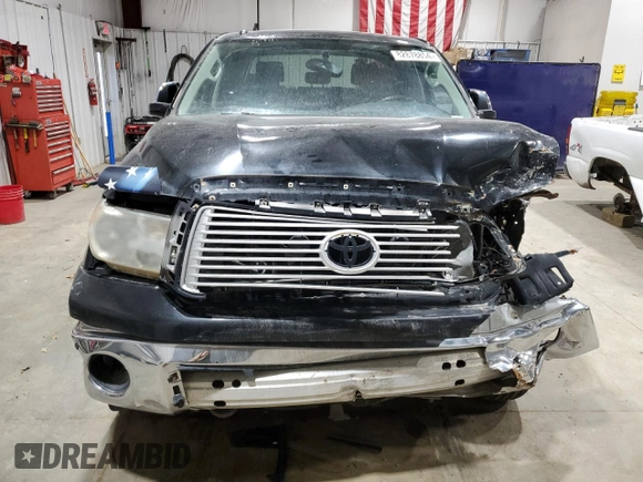 2013 Toyota Tundra Limited z VIN 5TFHY5F11DX272742, wystawiony jako Copart lot #82878854 z przebiegiem Nie podano mil oraz Czysty tytuł • Clean title. Historia ofert i sprzedaży dostępna na DreamBid. Obrazek 5.