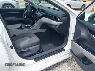 2019 Toyota Camry LE z VIN 4T1B11HKXKU786639, wystawiony jako IAAI lot #42212321 z przebiegiem 82 843 mil mil oraz . Historia ofert i sprzedaży dostępna na DreamBid. Obrazek 5.