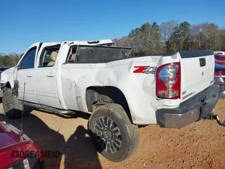 2009 GMC Sierra 2500HD SLT z VIN 1GTHK63609F177464, wystawiony jako IAAI lot #41748237 z przebiegiem Nie podano mil oraz . Historia ofert i sprzedaży dostępna na DreamBid. Obrazek 3.