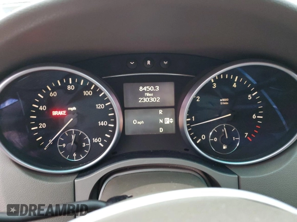 2010 Mercedes-Benz M 350 z VIN 4JGBB8GB7AA599768, wystawiony jako Copart lot #47862855 z przebiegiem 230 302 mil mil oraz Szkody całkowita. Historia ofert i sprzedaży dostępna na DreamBid. Obrazek 9.
