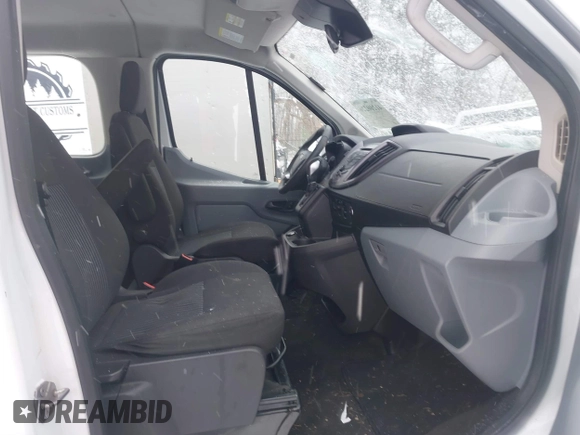 2019 Ford Transit Passenger XL z VIN 1FBZX2ZM4KKB53934, wystawiony jako IAAI lot #41260226 z przebiegiem 153 409 mil mil oraz . Historia ofert i sprzedaży dostępna na DreamBid. Obrazek 5.