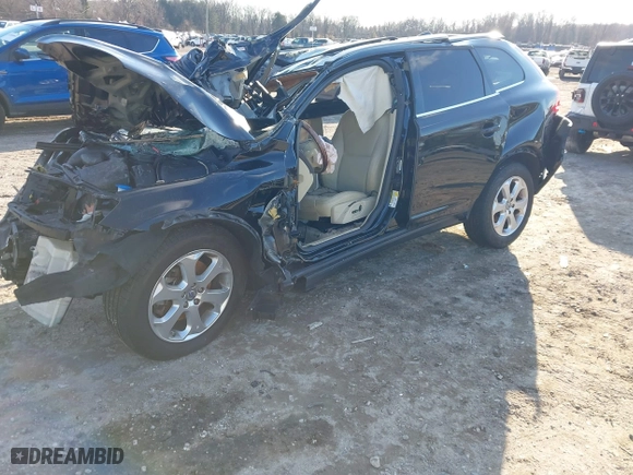 2013 Volvo XC60 3.2L with VIN YV4952DL4D2367869, listed as a IAAI auction lot 40990083 with 1 mi miles. Bid and sale history available at carsss.com. Image 19.