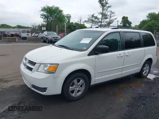 2010 Dodge Grand Caravan Hero z VIN 2D4RN3D15AR490314, wystawiony jako IAAI lot #42393495 z przebiegiem 231 813 mil mil oraz . Historia ofert i sprzedaży dostępna na DreamBid. Obrazek 2.