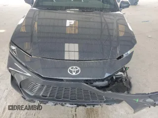 2025 Toyota Camry LE z VIN 4T1DAACK7SU550546, wystawiony jako Copart lot #54840245 z przebiegiem 3 669 mil mil oraz Szkoda całkowita • Salvage title. Historia ofert i sprzedaży dostępna na DreamBid. Obrazek 11.