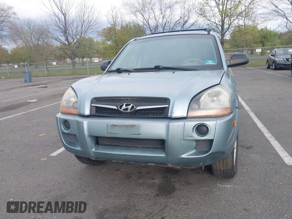 2009 Hyundai Tucson GLS with VIN KM8JM12B79U991776, listed as a IAAI auction lot 42088648 with 219,207 mi miles. Bid and sale history available at carsss.com. Image 6.