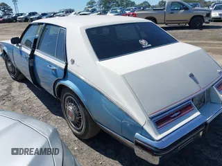 1981 Cadillac Seville z VIN 1G6AS6998BE684808, wystawiony jako IAAI lot #41778889 z przebiegiem 48 084 mil mil oraz . Historia ofert i sprzedaży dostępna na DreamBid. Obrazek 3.