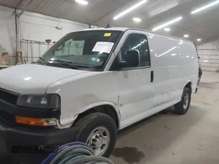 2018 Chevrolet Express Cargo Van with VIN 1GCWGAFP2J1336051, listed as a IAAI auction lot 41832327 with 189,464 mi miles. Bid and sale history available at carsss.com. Image 17.