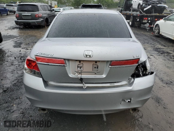 2011 Honda Accord EX z VIN 1HGCP3F71BA000716, wystawiony jako Copart lot #56414415 z przebiegiem 173 487 mil mil oraz Szkoda całkowita • Salvage title. Historia ofert i sprzedaży dostępna na DreamBid. Obrazek 6.