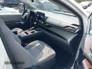 2022 Toyota Sienna LE z VIN 5TDBRKEC0NS087867, wystawiony jako IAAI lot #42332549 z przebiegiem 52 551 mil mil oraz . Historia ofert i sprzedaży dostępna na DreamBid. Obrazek 5.