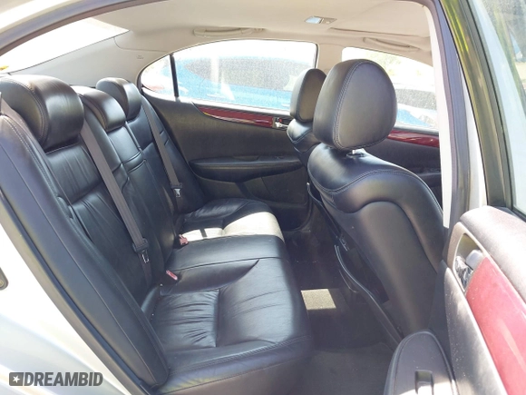 2002 Lexus ES 300 with VIN JTHBF30G220055704, listed as a IAAI auction lot 41994536 with 326,282 mi miles. Bid and sale history available at carsss.com. Image 8.