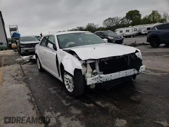 2014 Chrysler 300 z VIN 2C3CCAAG7EH148451, wystawiony jako Copart lot #54672815 z przebiegiem 154 241 mil mil oraz Szkoda całkowita • Salvage title. Historia ofert i sprzedaży dostępna na DreamBid. Obrazek 14.