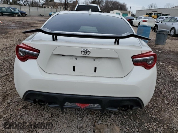 2017 Toyota 86 z VIN JF1ZNAA19H8706666, wystawiony jako Copart lot #45739535 z przebiegiem 60 824 mil mil oraz Szkoda całkowita • Salvage title. Historia ofert i sprzedaży dostępna na DreamBid. Obrazek 6.
