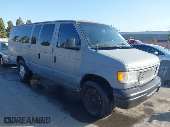 2003 Ford Econoline Passenger XL with VIN 1FBSS31L03HA89902, listed as a IAAI auction lot 42139053 with 308,647 mi miles. Bid and sale history available at carsss.com. Image 1.
