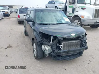 2018 Kia Soul with VIN KNDJN2A29J7890637, listed as a IAAI auction lot 41510529 with 102,140 mi miles. Bid and sale history available at carsss.com. Image 1.