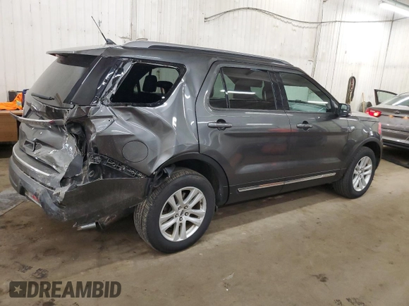 2018 Ford Explorer XLT with VIN 1FM5K8D83JGB69531, listed as a Copart auction lot 52981025 with 114,873 mi miles and Salvage Title. Bid and sale history available at carsss.com. Image 3.
