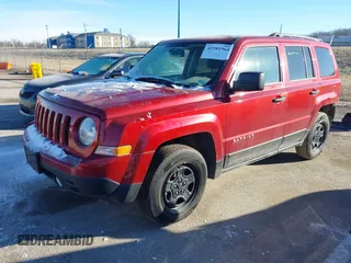 2017 Jeep Patriot Sport z VIN 1C4NJPBA4HD209814, wystawiony jako IAAI lot #41581964 z przebiegiem 56 398 mil mil oraz . Historia ofert i sprzedaży dostępna na DreamBid. Obrazek 18.