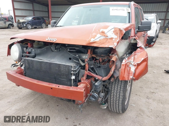 2008 Jeep Patriot Sport z VIN 1J8FT28W58D547879, wystawiony jako IAAI lot #41964758 z przebiegiem 97 941 mil mil oraz . Historia ofert i sprzedaży dostępna na DreamBid. Obrazek 6.