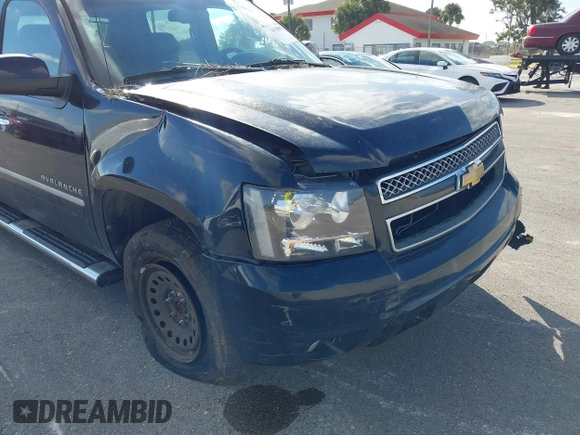 2013 Chevrolet Avalanche LTZ with VIN 3GNMCGE05DG351022, listed as a IAAI auction lot 41138090 with 197,159 mi miles and . Bid and sale history available at DreamBid. Image 17.
