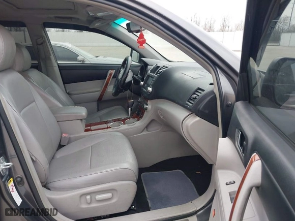 2011 Toyota Highlander Limited with VIN 5TDYK3EH7BS031288, listed as a IAAI auction lot 41807812 with 151,893 mi miles. Bid and sale history available at carsss.com. Image 5.