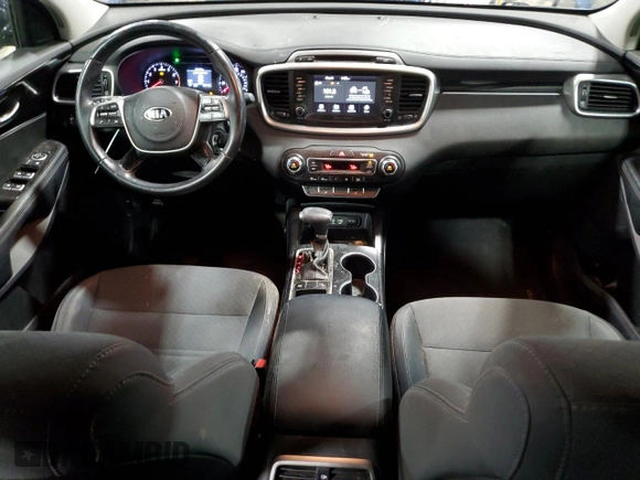 2019 Kia Sorento LX z VIN 5XYPG4A38KG526156, wystawiony jako Copart lot #57728315 z przebiegiem 170 714 mil mil oraz Nie do naprawy • Non repairable. Historia ofert i sprzedaży dostępna na DreamBid. Obrazek 8.