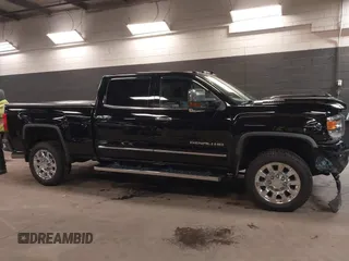 2019 GMC Sierra 2500HD Denali with VIN 1GT12SEY6KF105182, listed as a IAAI auction lot 41522040 with 47,124 mi miles. Bid and sale history available at carsss.com. Image 14.