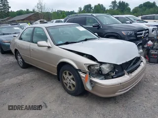 2000 Toyota Camry LE z VIN 4T1BF22K2YU094772, wystawiony jako IAAI lot #42427895 z przebiegiem 118 178 mil mil oraz . Historia ofert i sprzedaży dostępna na DreamBid. Obrazek 1.
