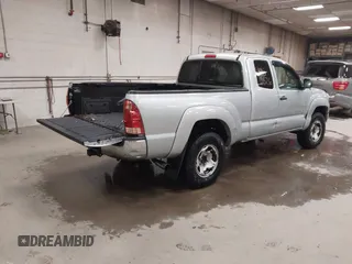 2005 Toyota Tacoma PreRunner z VIN 5TETU62N15Z064813, wystawiony jako IAAI lot #41353526 z przebiegiem 172 318 mil mil oraz . Historia ofert i sprzedaży dostępna na DreamBid. Obrazek 4.