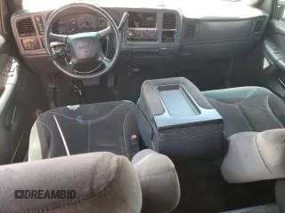 2002 GMC Sierra 2500HD SLE z VIN 1GTHK29U22E286311, wystawiony jako Copart lot #57425845 z przebiegiem Nie podano mil oraz Szkoda całkowita • Salvage title. Historia ofert i sprzedaży dostępna na DreamBid. Obrazek 8.