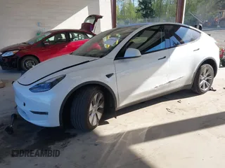 2024 Tesla Model Y Long Range with VIN 7SAYGAEEXRF988561, listed as a IAAI auction lot 42058248 with 7,845 mi miles. Bid and sale history available at carsss.com. Image 17.