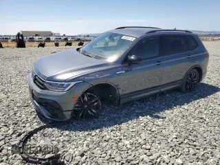 2022 Volkswagen Tiguan SE R-Line Black z VIN 3VV8B7AX7NM032824, wystawiony jako Copart lot #62884115 z przebiegiem 46 816 mil mil oraz Szkoda całkowita • Salvage title. Historia ofert i sprzedaży dostępna na DreamBid. Obrazek 1.