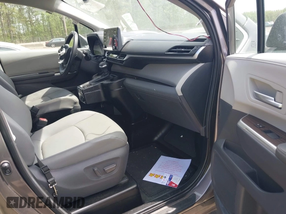 2021 Toyota Sienna XLE with VIN 5TDJRKEC3MS065212, listed as a IAAI auction lot 42086801 with 22,602 mi miles and . Bid and sale history available at DreamBid. Image 5.