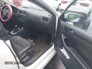 2014 Volkswagen Jetta SE z VIN 3VWD17AJ9EM265712, wystawiony jako IAAI lot #42240231 z przebiegiem 211 458 mil mil oraz . Historia ofert i sprzedaży dostępna na DreamBid. Obrazek 5.
