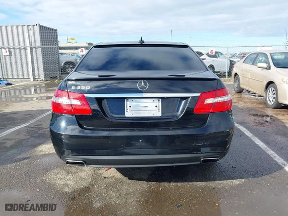 2013 Mercedes-Benz E-Class E 350 Luxury with VIN WDDHF5KB5DA672817, listed as a IAAI auction lot 41588858 with 116,506 mi miles. Bid and sale history available at carsss.com. Image 16.