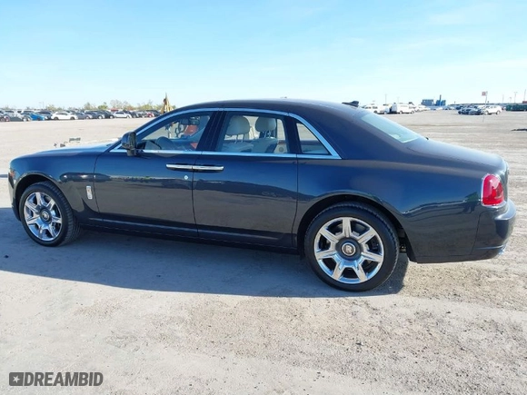2011 Rolls-Royce Ghost with VIN SCA664S5XBUX49688, listed as a IAAI auction lot 40971162 with 17,595 mi miles. Bid and sale history available at carsss.com. Image 6.