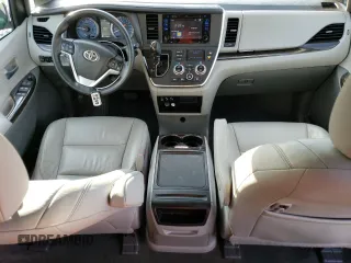 2017 Toyota Sienna XLE z VIN 5TDDZ3DC7HS163170, wystawiony jako Copart lot #86436534 z przebiegiem 84 446 mil mil oraz Szkoda całkowita • Salvage title. Historia ofert i sprzedaży dostępna na DreamBid. Obrazek 8.